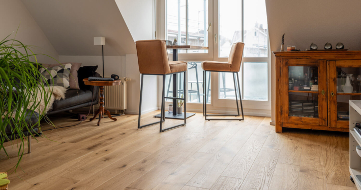 Referenz unserer Comfort Tabis Diele Grande Toller natürlicher Dielenboden in einem Wohnzimmer bei Reutlingen